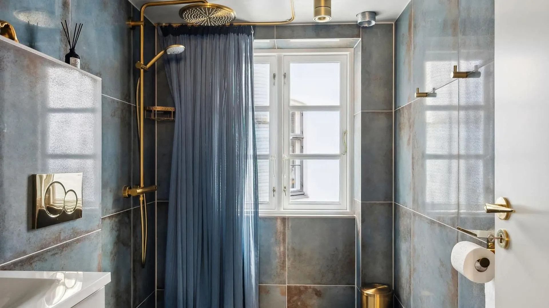 Apartamento Stay Central - Steps From Tivoli & Nyhavn Copenhaga