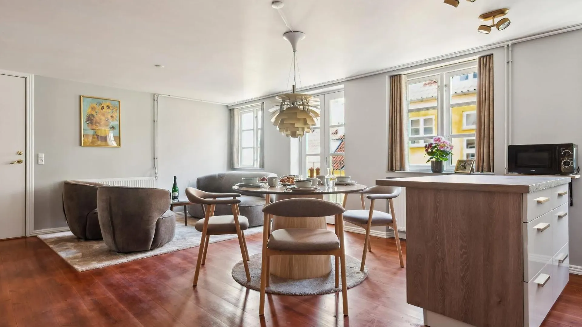 Apartamento Stay Central - Steps From Tivoli & Nyhavn Copenhaga