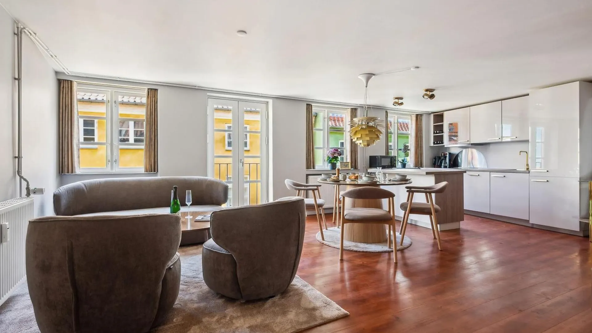 Stay Central - Steps From Tivoli & Nyhavn كوبنهاجن